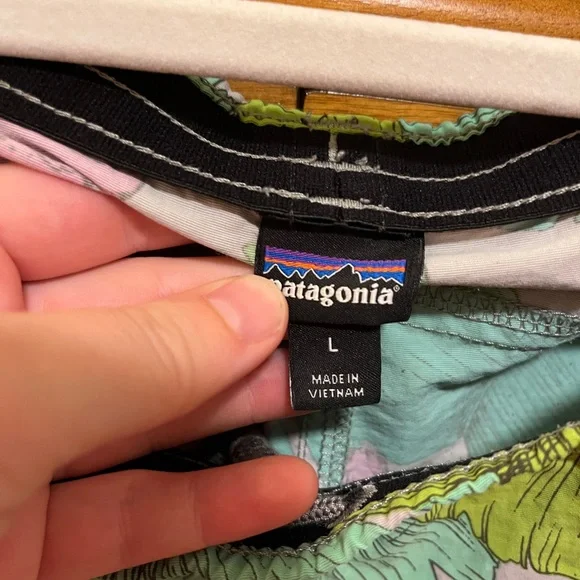 Patagonia Best Fronds Hibiscus Print Baggies 5 inch inseam Size Large - Picture 7 of 8